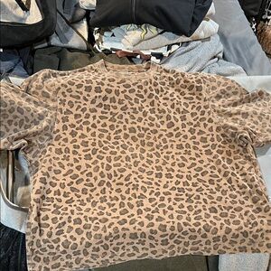 Abercrombie leopard tee